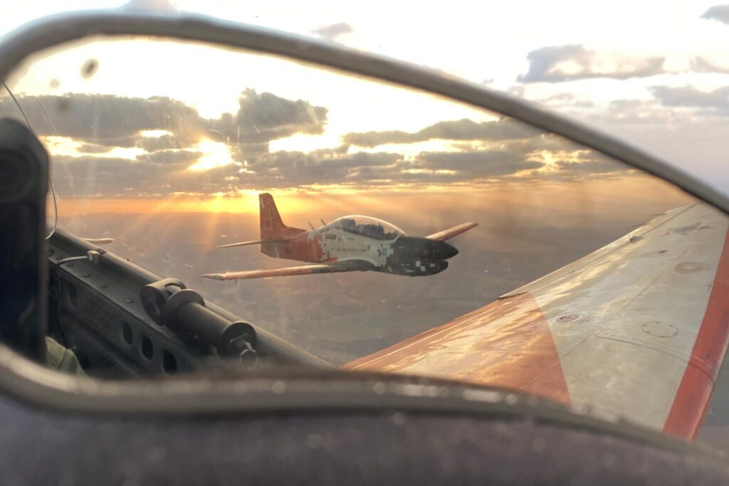 AVIAÇÃO MILITAR
T-27 TUCANO EMB 312